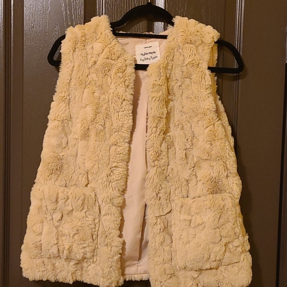 ✨️ Host Pick ✨️ Zara girls fur vest Size 11 -12 - Picture 1 of 3